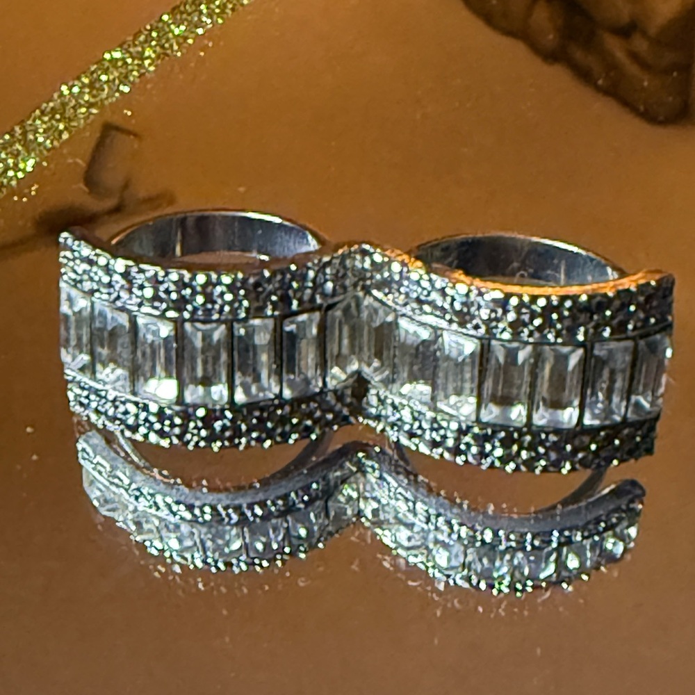 Elegant Silver and Black Women's Ring
